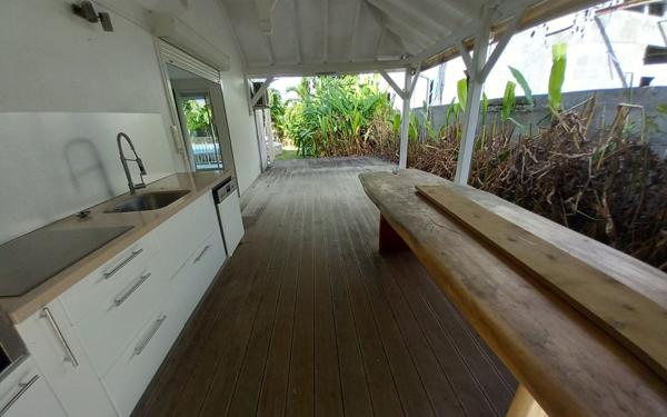 Immeuble à vendre    15 pièces •  Le Gosier