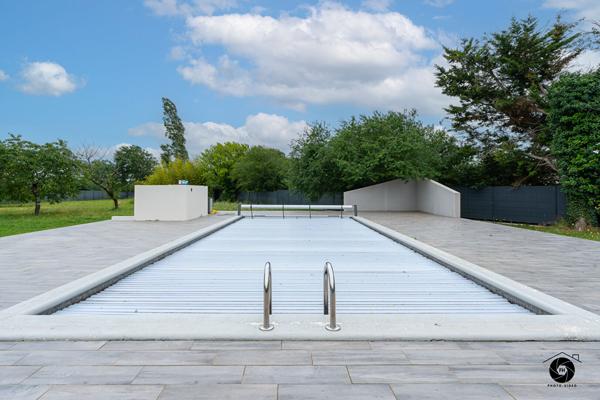 Maison 8 pièces 5 chambres à vendre à Loire Authion avec piscine et 1600 m² de terrain constructible !