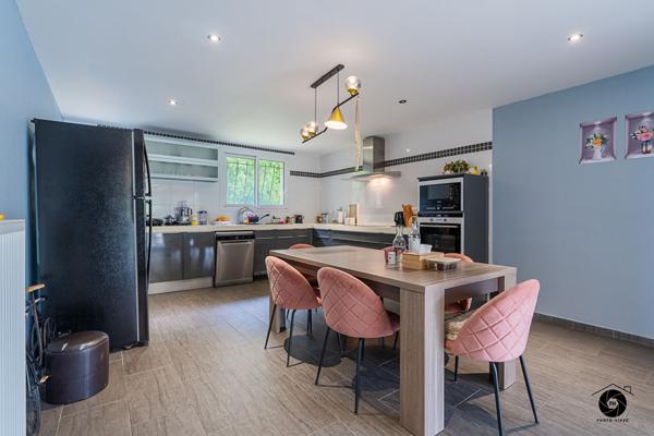 Maison 8 pièces 5 chambres à vendre à Loire Authion avec piscine et 1600 m² de terrain constructible !