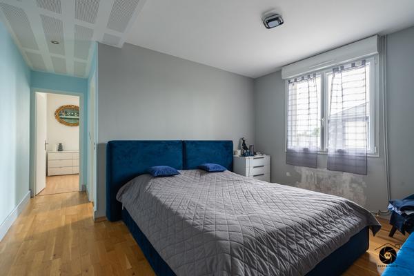 Maison 8 pièces 5 chambres à vendre à Loire Authion avec piscine et 1600 m² de terrain constructible !