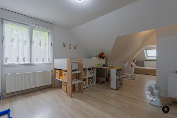 Maison 8 pièces 5 chambres à vendre à Loire Authion avec piscine et 1600 m² de terrain constructible !