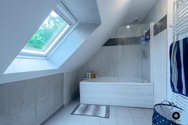 Maison 8 pièces 5 chambres à vendre à Loire Authion avec piscine et 1600 m² de terrain constructible !