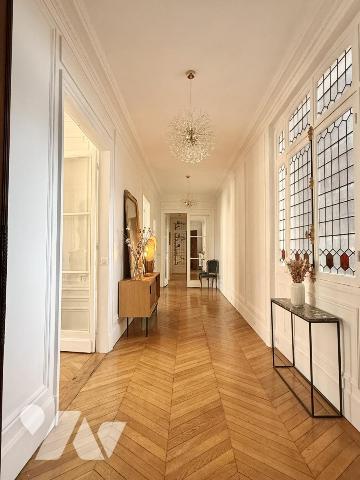 LA MADELEINE-BOTANIQUE - APPARTEMENT HAUSSMANNIEN 200 M² AU 5e ETAGE D'UN IMMEUBLE DE GRAND STANDING