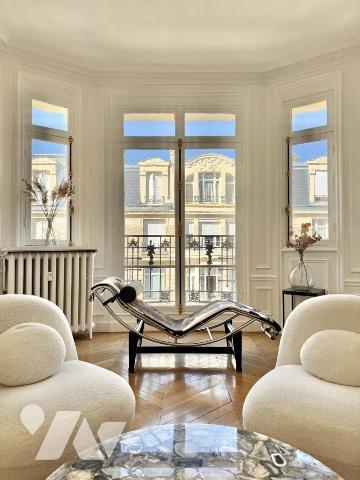 LA MADELEINE-BOTANIQUE - APPARTEMENT HAUSSMANNIEN 200 M² AU 5e ETAGE D'UN IMMEUBLE DE GRAND STANDING