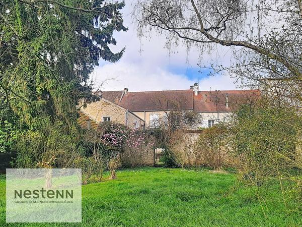 Acheter Maison de caractère 242 m² avec dépendances, jardin et cave sur terrain 850 m² - À rénover - Centre-ville proche toutes commodités