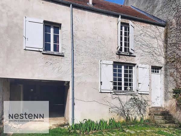 Acheter Maison de caractère 242 m² avec dépendances, jardin et cave sur terrain 850 m² - À rénover - Centre-ville proche toutes commodités