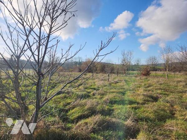À vendre - Terrain de loisirs à Laferté-sur-Aube.
À seulement 5 minutes de Ville-sous-la-Ferté...