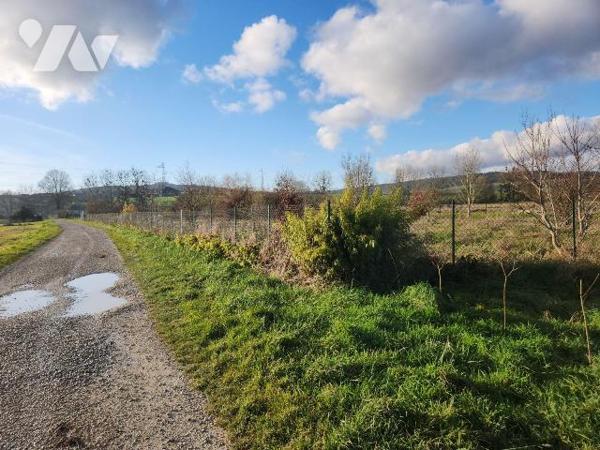 À vendre - Terrain de loisirs à Laferté-sur-Aube.
À seulement 5 minutes de Ville-sous-la-Ferté...