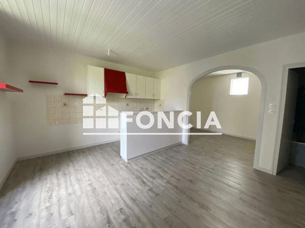 Location Studio 32.6 m² - 18 RUE DES DEUX PONTS Cholet 49300