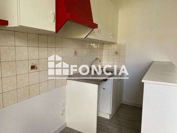 Location Studio 32.6 m² - 18 RUE DES DEUX PONTS Cholet 49300