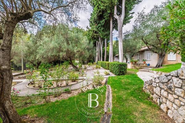 Vence, Villa 9 Chambres -  520 m² à vendre