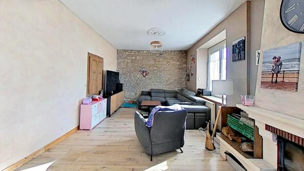 Maison à vendre 8 pièces proche de MONT SOUS VAUDREY (39)