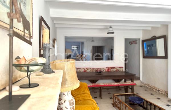 Maison charentaise rénovée - Beau terrain arboré.