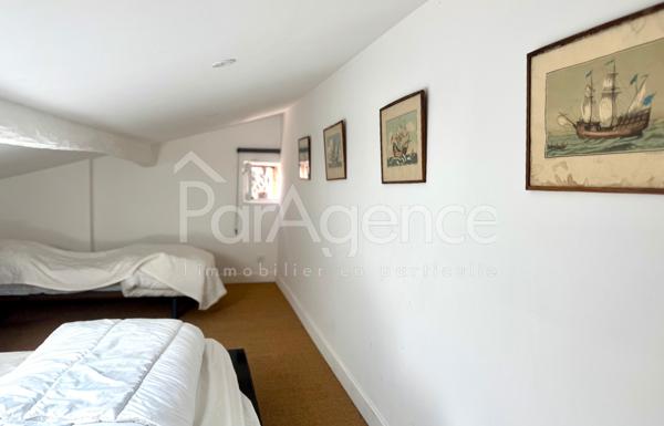 Maison charentaise rénovée - Beau terrain arboré.