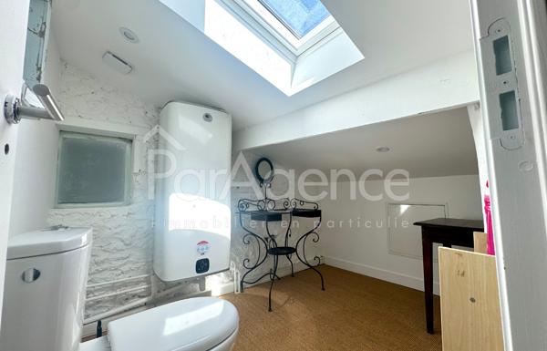 Maison charentaise rénovée - Beau terrain arboré.