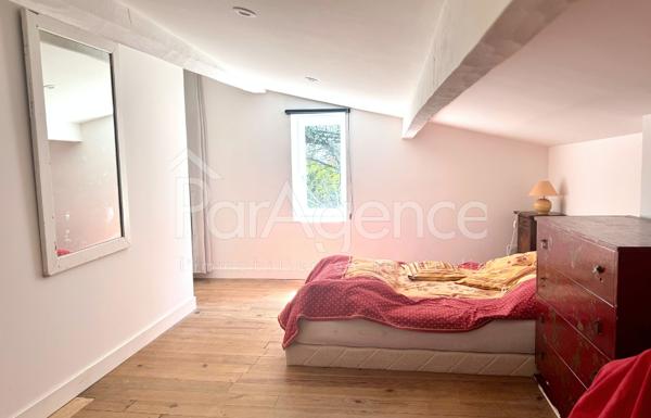 Maison charentaise rénovée - Beau terrain arboré.