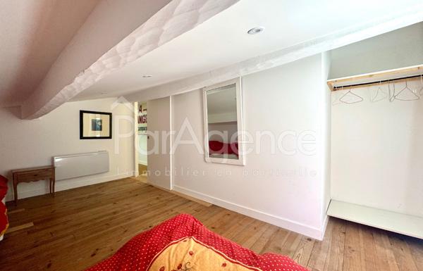 Maison charentaise rénovée - Beau terrain arboré.