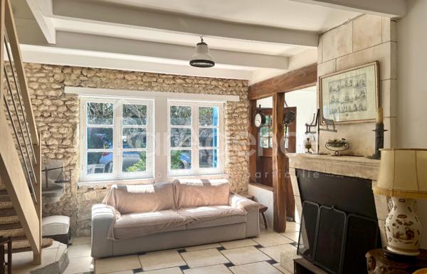 Maison charentaise rénovée - Beau terrain arboré.