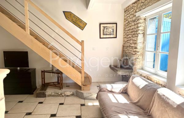 Maison charentaise rénovée - Beau terrain arboré.