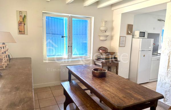 Maison charentaise rénovée - Beau terrain arboré.