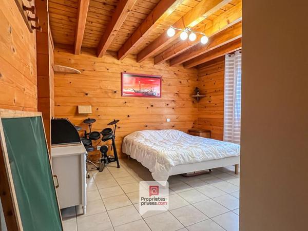Plateau des Petites Roches (38660) - Chalet T6 en madriers + studio + carport + jardin