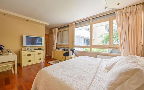 Appartement à vendre    5 pièces • 107 m2 Paris 19