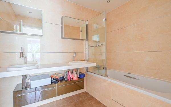 Appartement à vendre    5 pièces • 107 m2 Paris 19