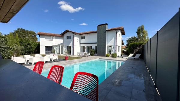 EXCLUSIVITÉ – Maison d’architecte avec piscine au Cap de Bos, Pessac