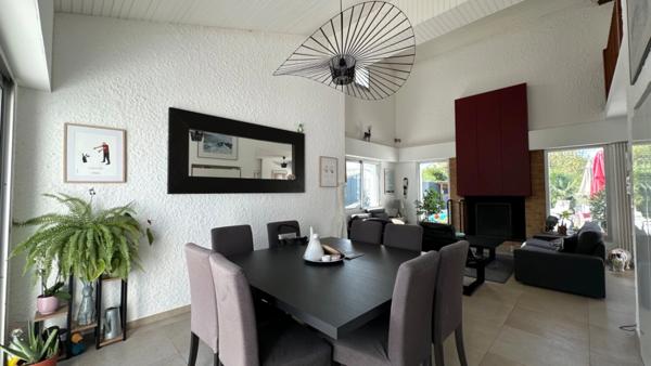 EXCLUSIVITÉ – Maison d’architecte avec piscine au Cap de Bos, Pessac