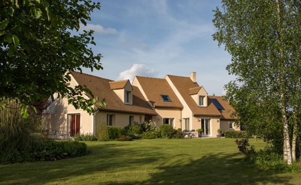 Maison
         8 pièces
        - 265 m² Bien prestige 799 000 € *