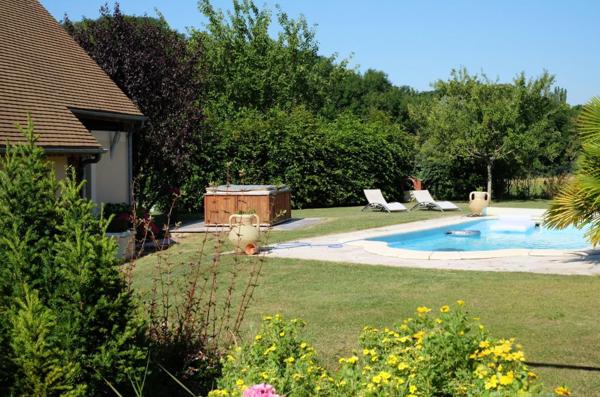 Maison
         8 pièces
        - 265 m² Bien prestige 799 000 € *