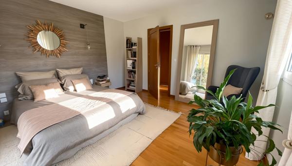 Maison
         8 pièces
        - 265 m² Bien prestige 799 000 € *