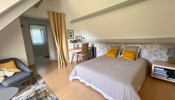 Maison
         8 pièces
        - 265 m² Bien prestige 799 000 € *