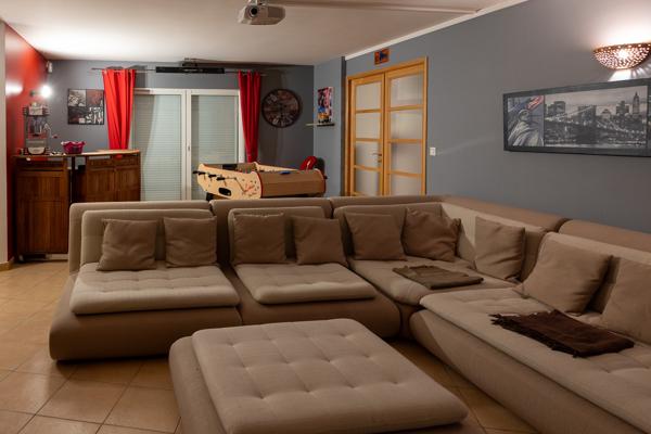 Maison
         8 pièces
        - 265 m² Bien prestige 799 000 € *