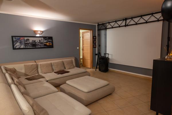Maison
         8 pièces
        - 265 m² Bien prestige 799 000 € *
