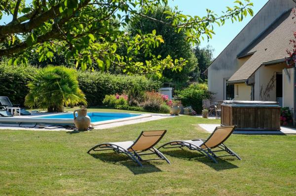 Maison
         8 pièces
        - 265 m² Bien prestige 799 000 € *