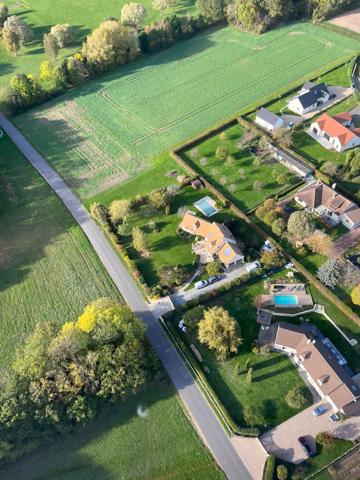 Maison
         8 pièces
        - 265 m² Bien prestige 799 000 € *