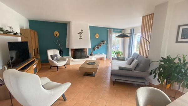 Maison
         8 pièces
        - 265 m² Bien prestige 799 000 € *