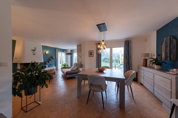 Maison
         8 pièces
        - 265 m² Bien prestige 799 000 € *