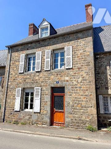 A proximité du Château de Combourg et du centre ville, maison en pierres à rénover comprenant :...