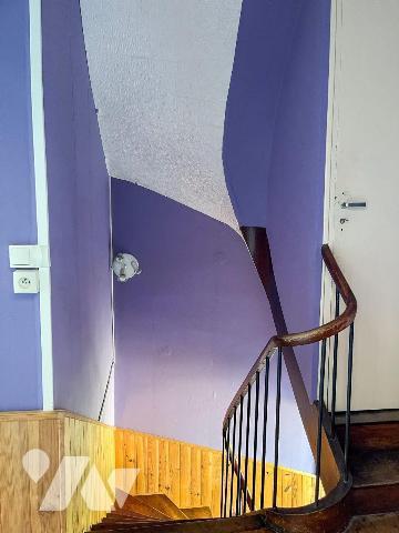 A proximité du Château de Combourg et du centre ville, maison en pierres à rénover comprenant :...