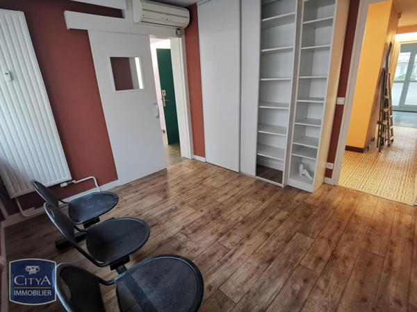 Location local professionnel 200m²