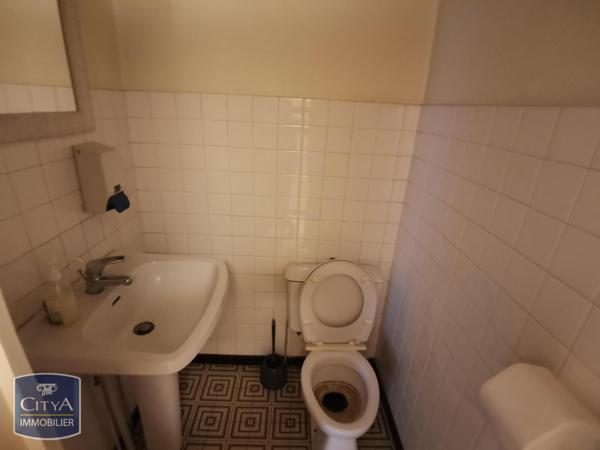 Location local professionnel 200m²