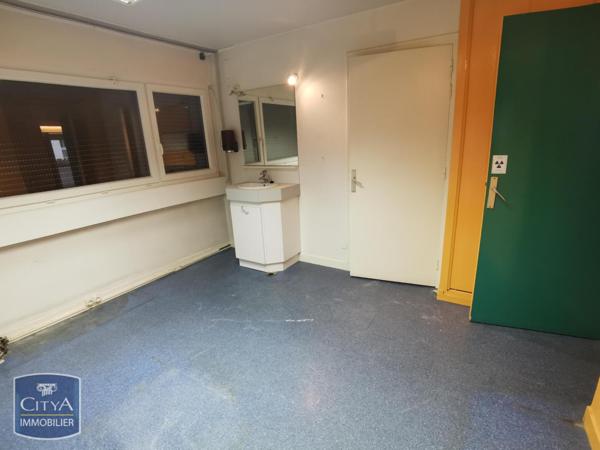 Location local professionnel 200m²