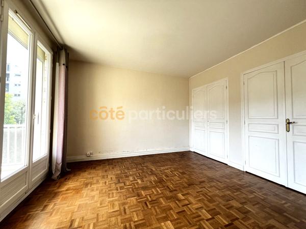 Vente
                Appartement72 m² - 3 Pièces -
                    ORLEANS (45000)