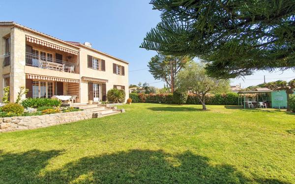 Maison à vendre    7 pièces •  Biot