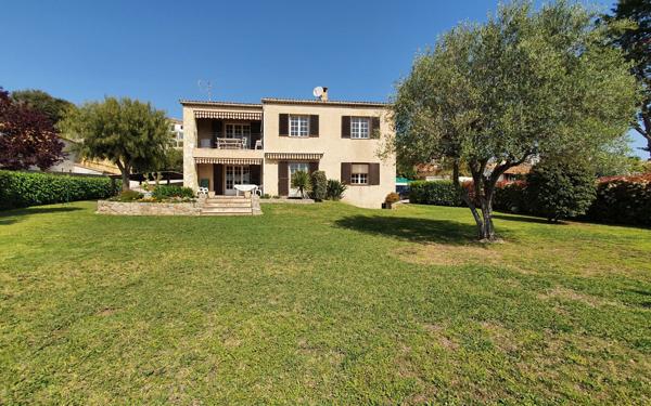 Maison à vendre    7 pièces •  Biot