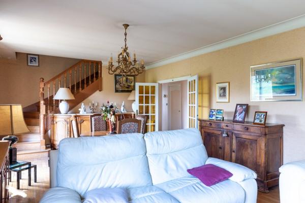 Maison à vendre |  Ussac |  10 pièces | 287 m²