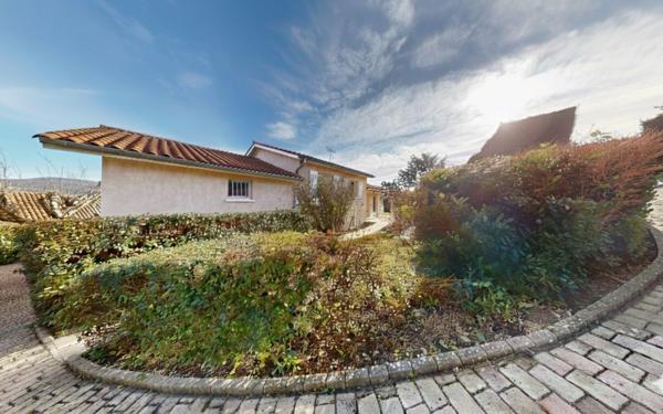 Maison à vendre    5 pièces •  Lissieu