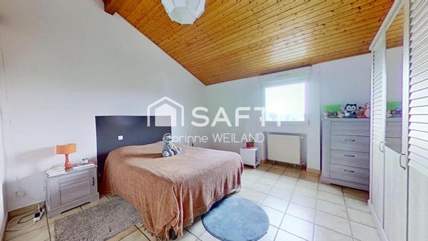 Charmant duplex F4 d'env. 83 m2, centre ville Faulquemont, garage, places de parking